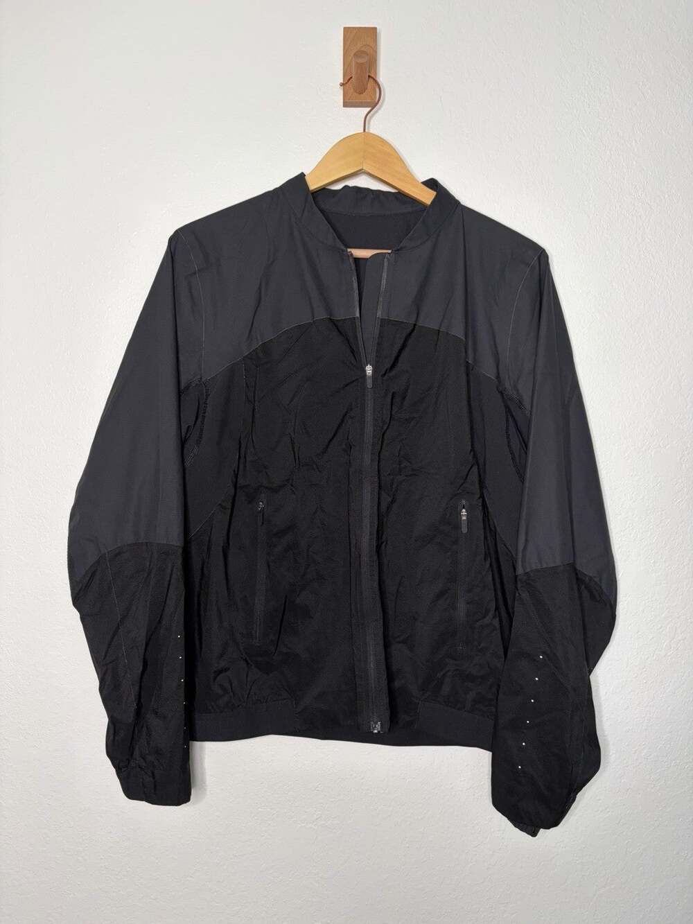 Lululemon Run On Jacket in Black Size 12 Gorpcore, Technical Utility